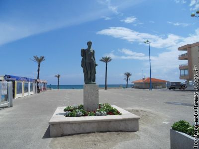 La statue avant d arriver sur la plage de saint cyprien